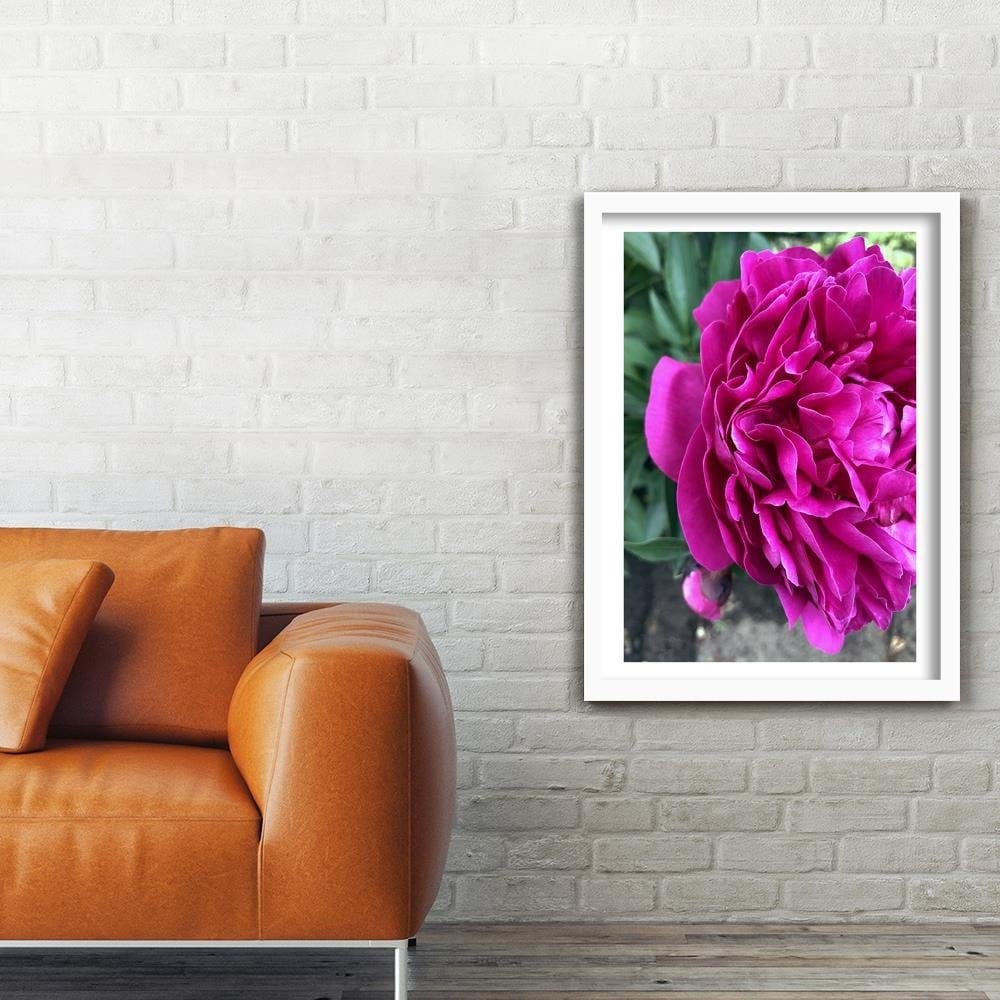 Glezna baltā rāmī - A Large Pink Flower Home Trends DECO