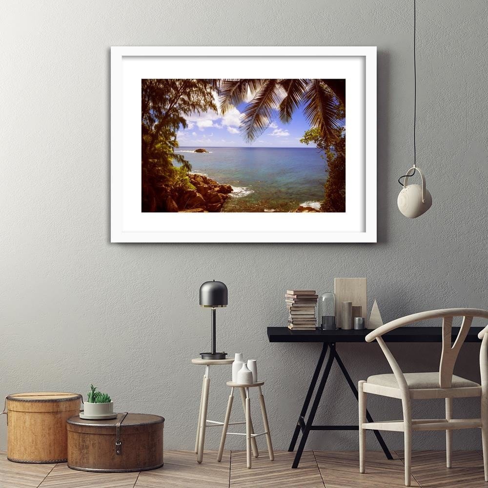 Glezna baltā rāmī - A Rock In The Sea Home Trends DECO