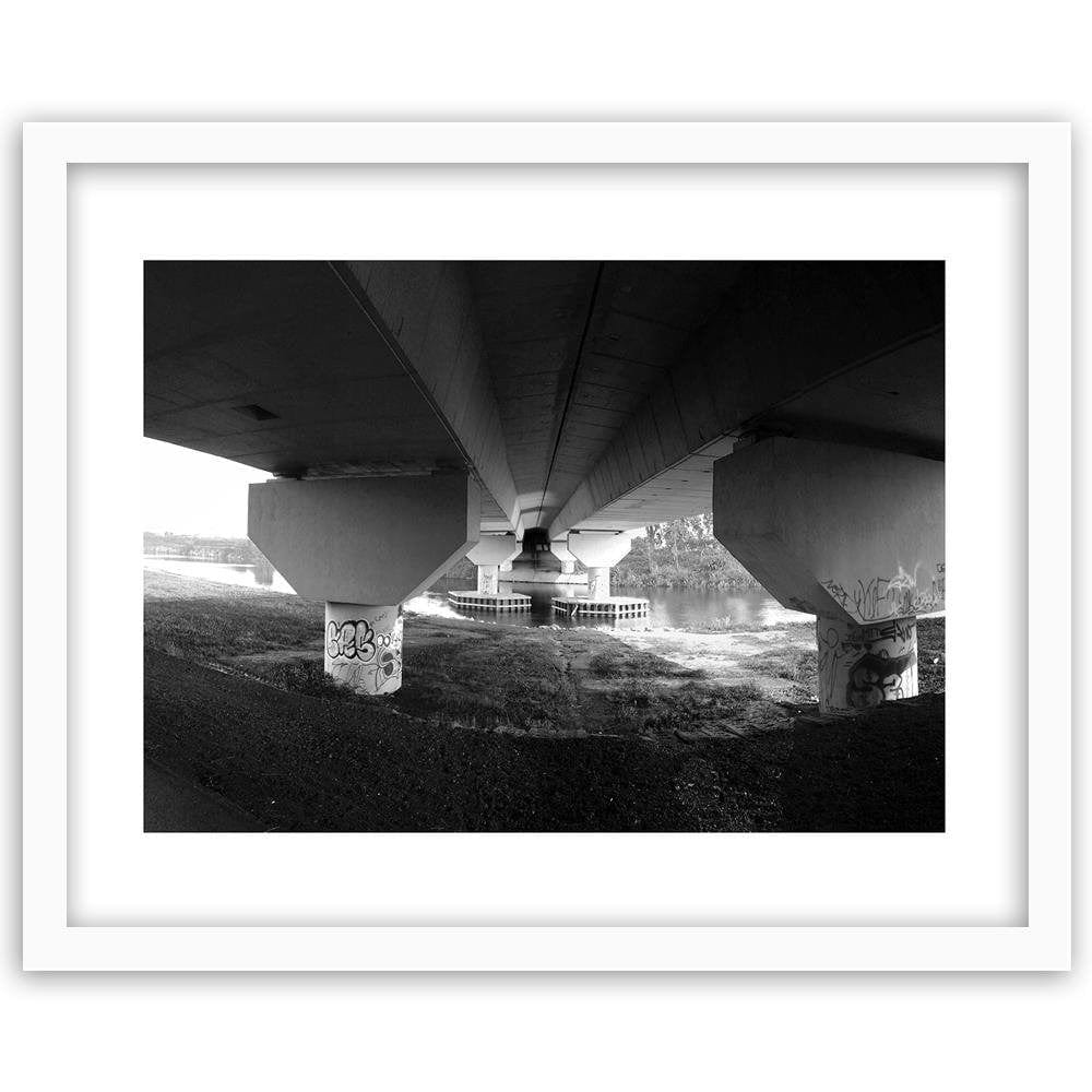 Glezna baltā rāmī - At The Concrete Bridge Home Trends DECO