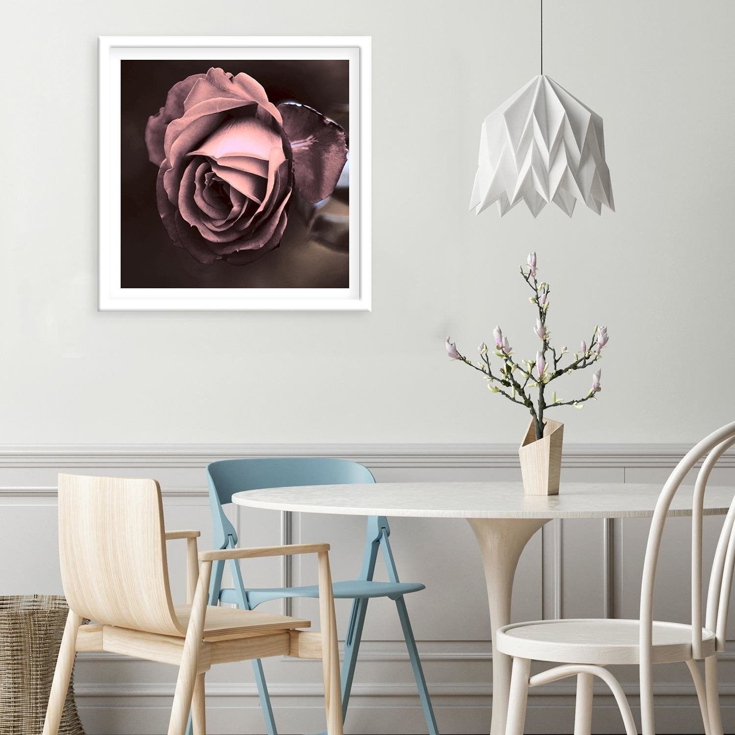 Glezna baltā rāmī - Beautiful Rose Home Trends DECO