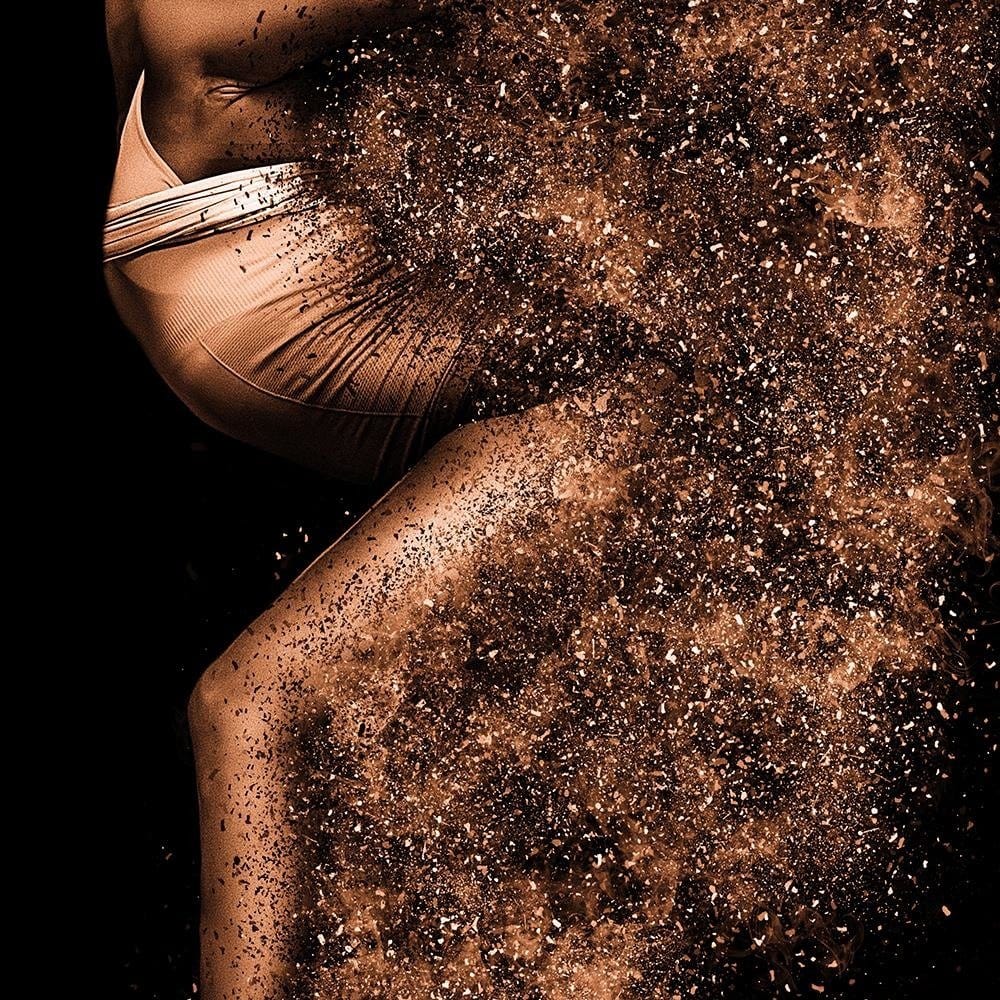 Glezna baltā rāmī - Beautiful Woman In Gold Dust Home Trends DECO