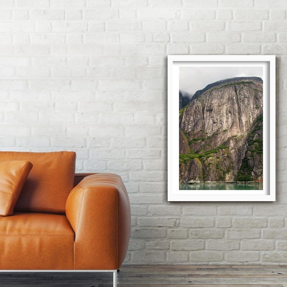 Glezna baltā rāmī - Big Rock By The River Home Trends DECO