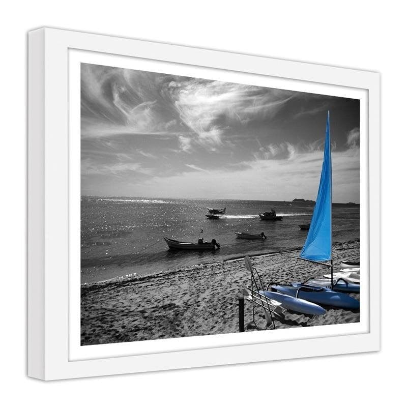 Glezna baltā rāmī - Blue catamaran Home Trends DECO
