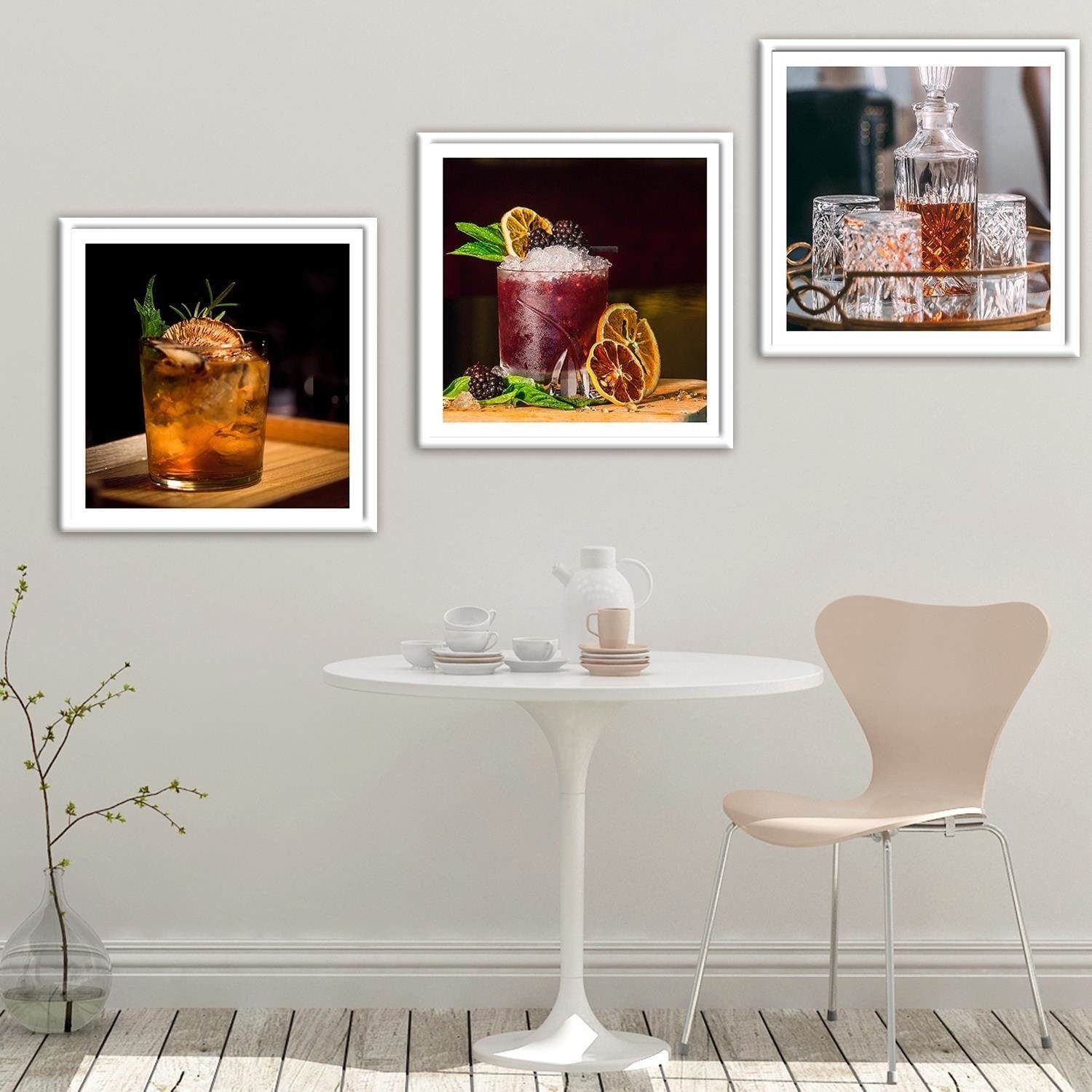 Glezna baltā rāmī - Bottle And Glasses Home Trends DECO