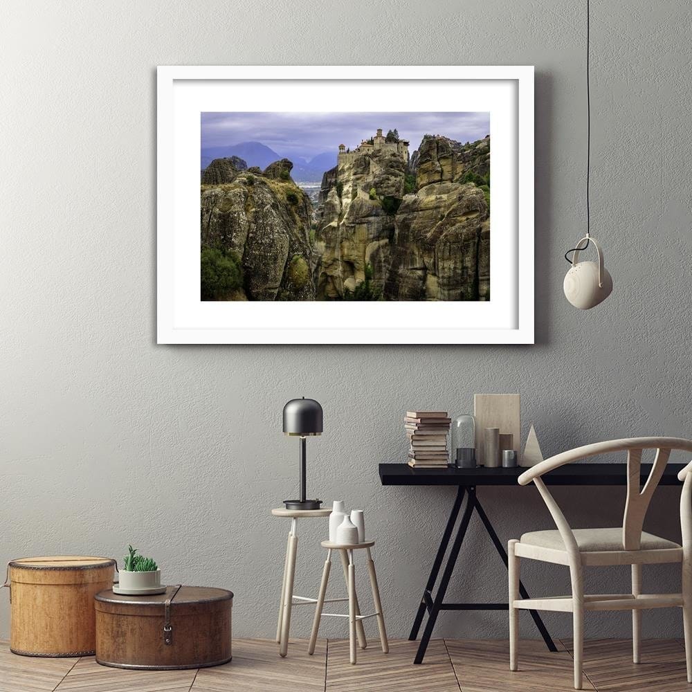 Glezna baltā rāmī - Castle On The Rocks Home Trends DECO