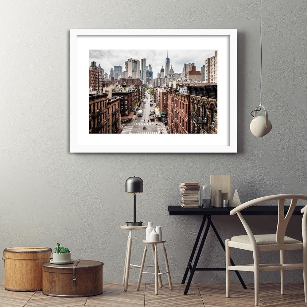 Glezna baltā rāmī - Chinatown In New York City Home Trends DECO