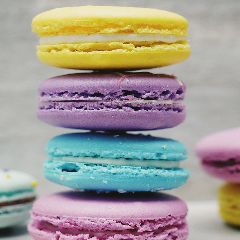 Glezna baltā rāmī - Colored Macaroon Home Trends DECO