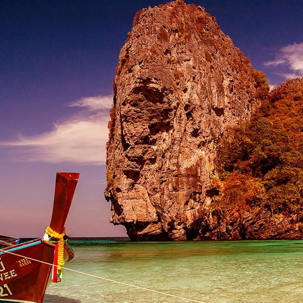 Glezna baltā rāmī - Colorful Boat On The Sea Shore 4 Home Trends DECO