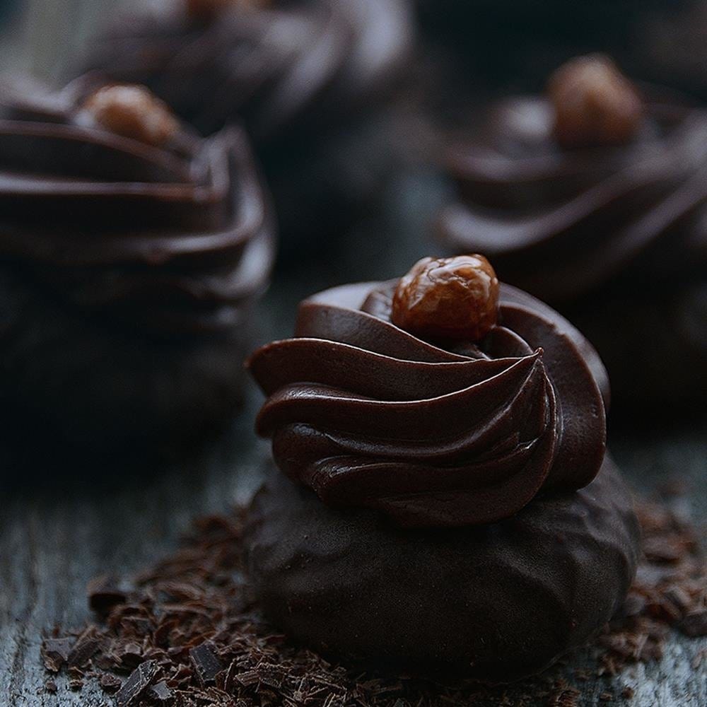Glezna baltā rāmī - Dessert With Dark Chocolate Home Trends DECO
