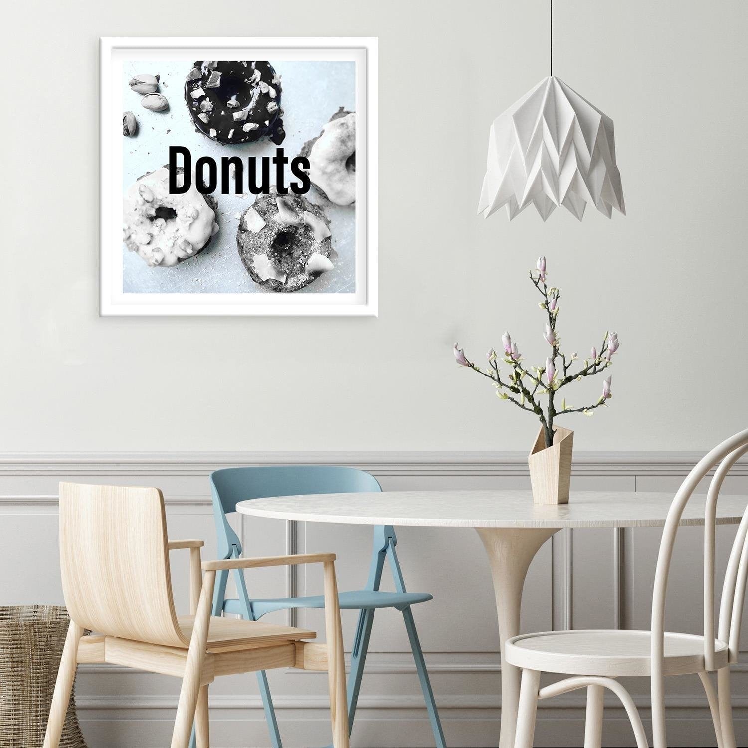 Glezna baltā rāmī - Donuts Home Trends DECO
