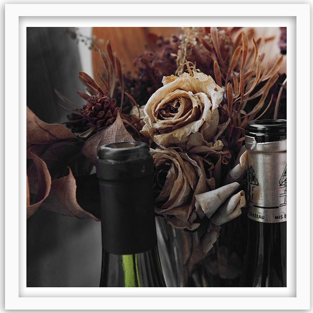 Glezna baltā rāmī - Dry Flowers And Bottles Of Wine Home Trends DECO