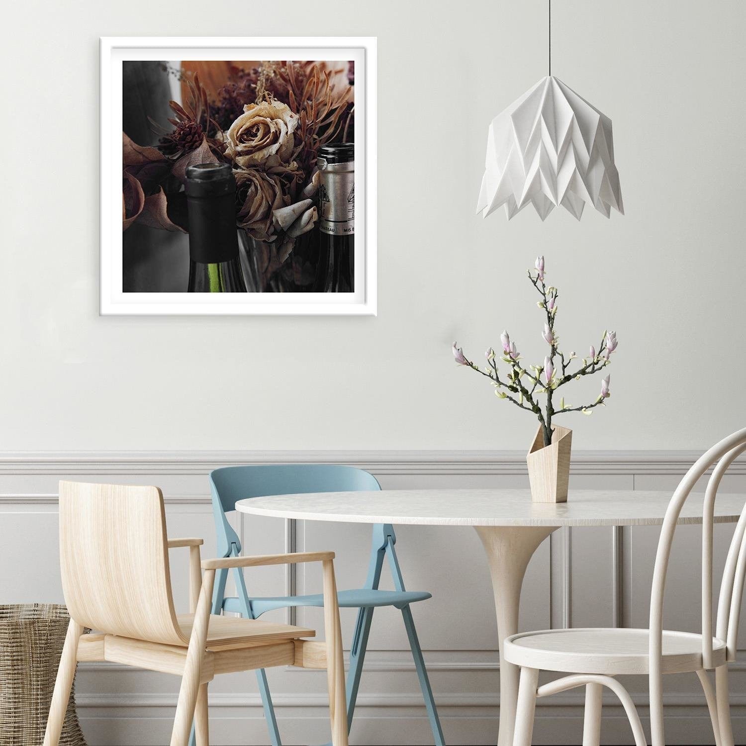 Glezna baltā rāmī - Dry Flowers And Bottles Of Wine Home Trends DECO