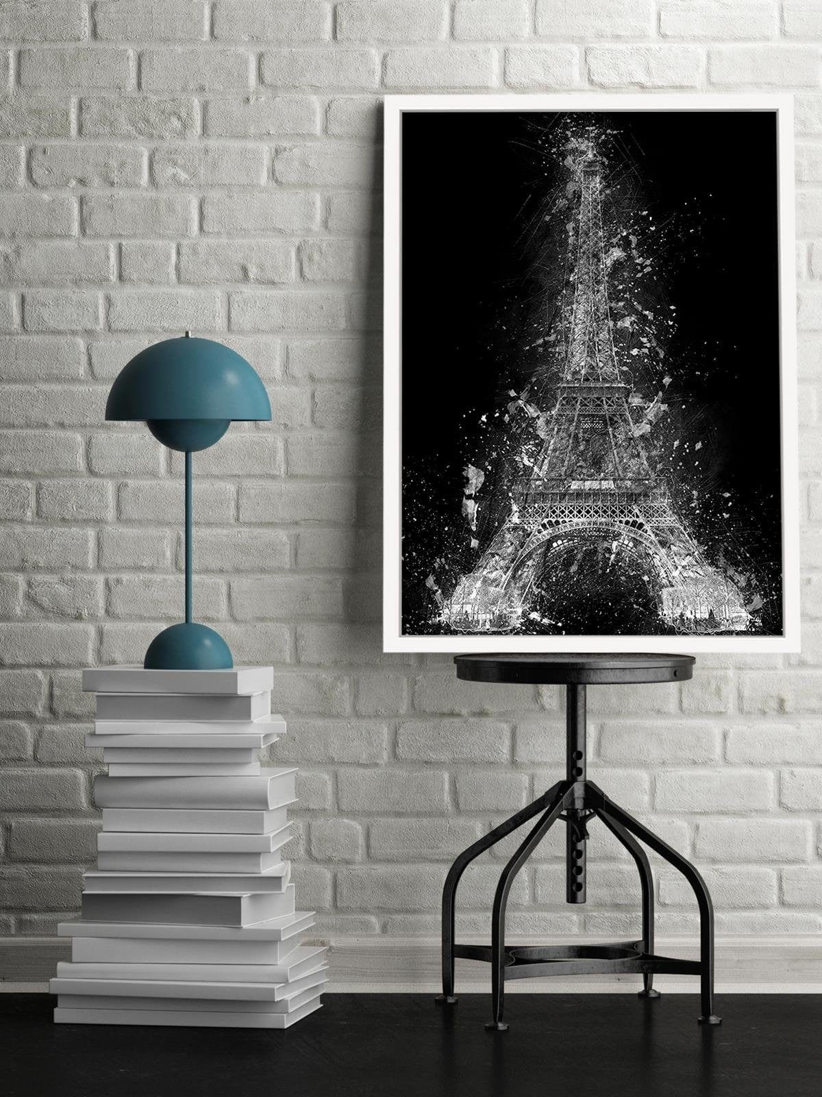 Glezna baltā rāmī - Eiffel Tower At Night Home Trends DECO