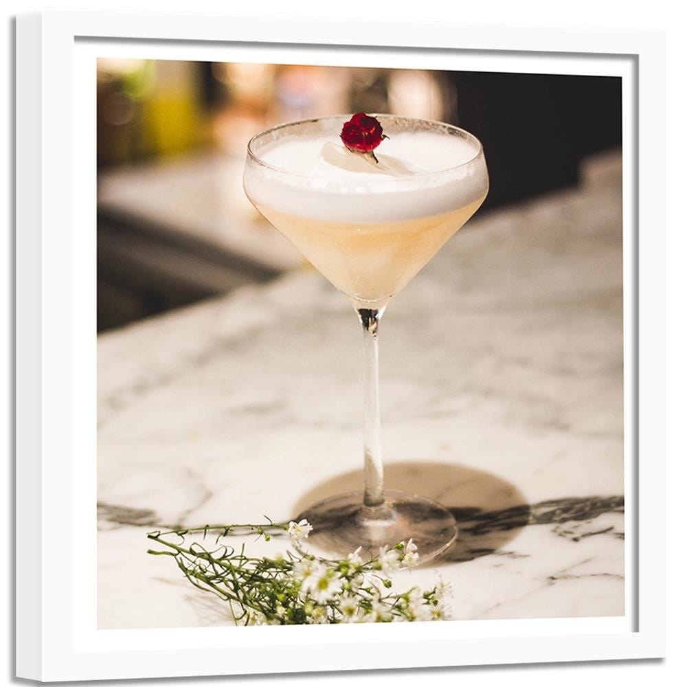 Glezna baltā rāmī - Glass With A Drink Home Trends DECO