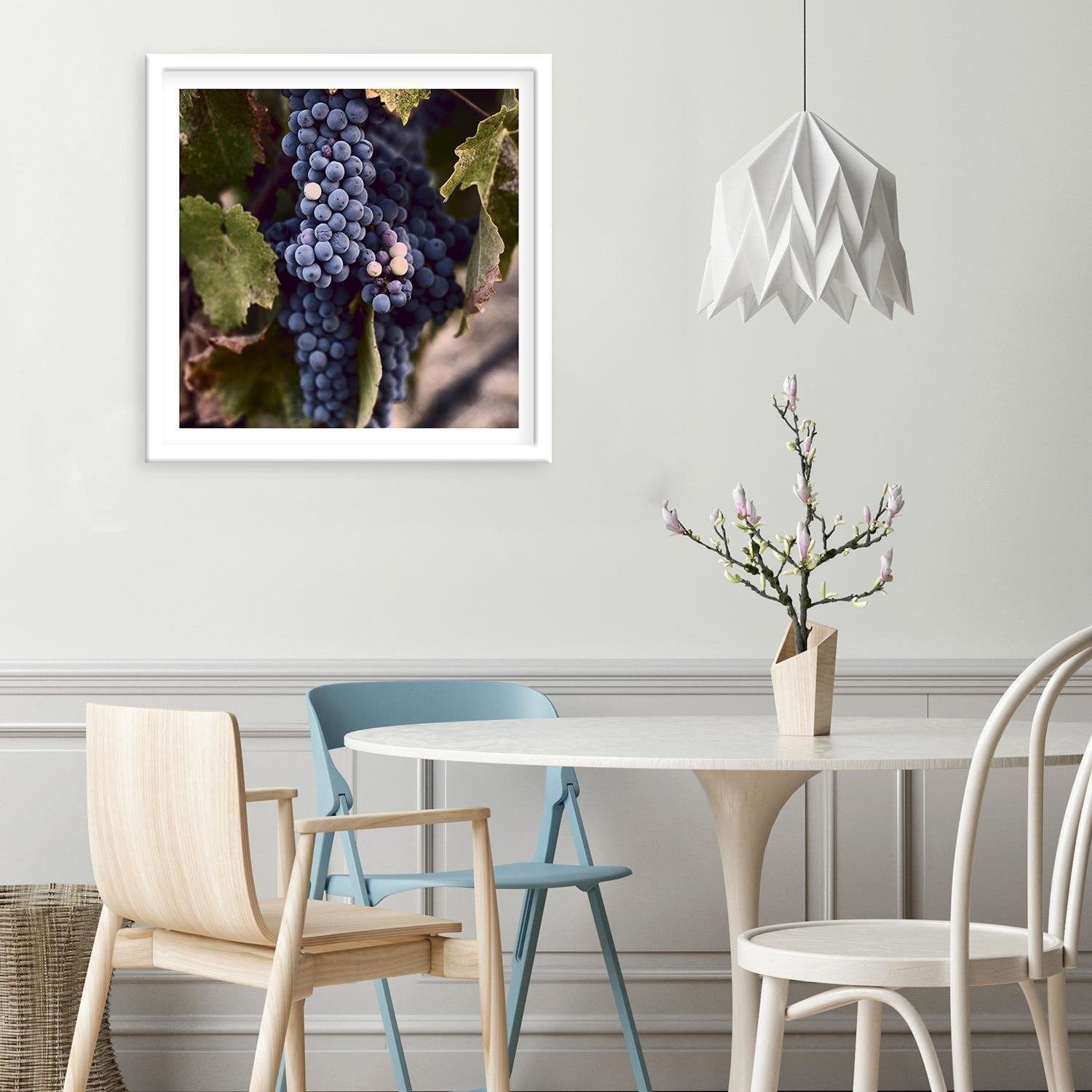 Glezna baltā rāmī - Grapes Home Trends DECO