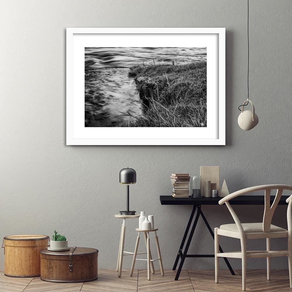 Glezna baltā rāmī - Grass Over Water Home Trends DECO