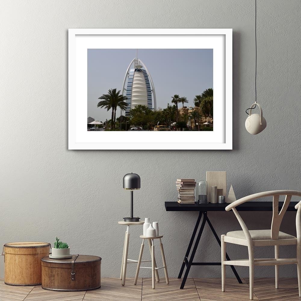 Glezna baltā rāmī - Hotel In Dubai Home Trends DECO