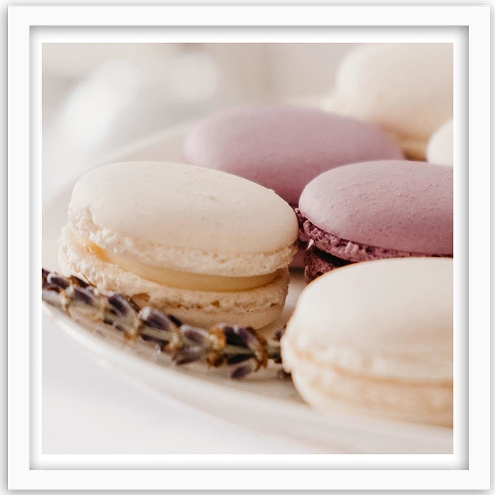 Glezna baltā rāmī - Macaroons On A Plate 2 Home Trends DECO