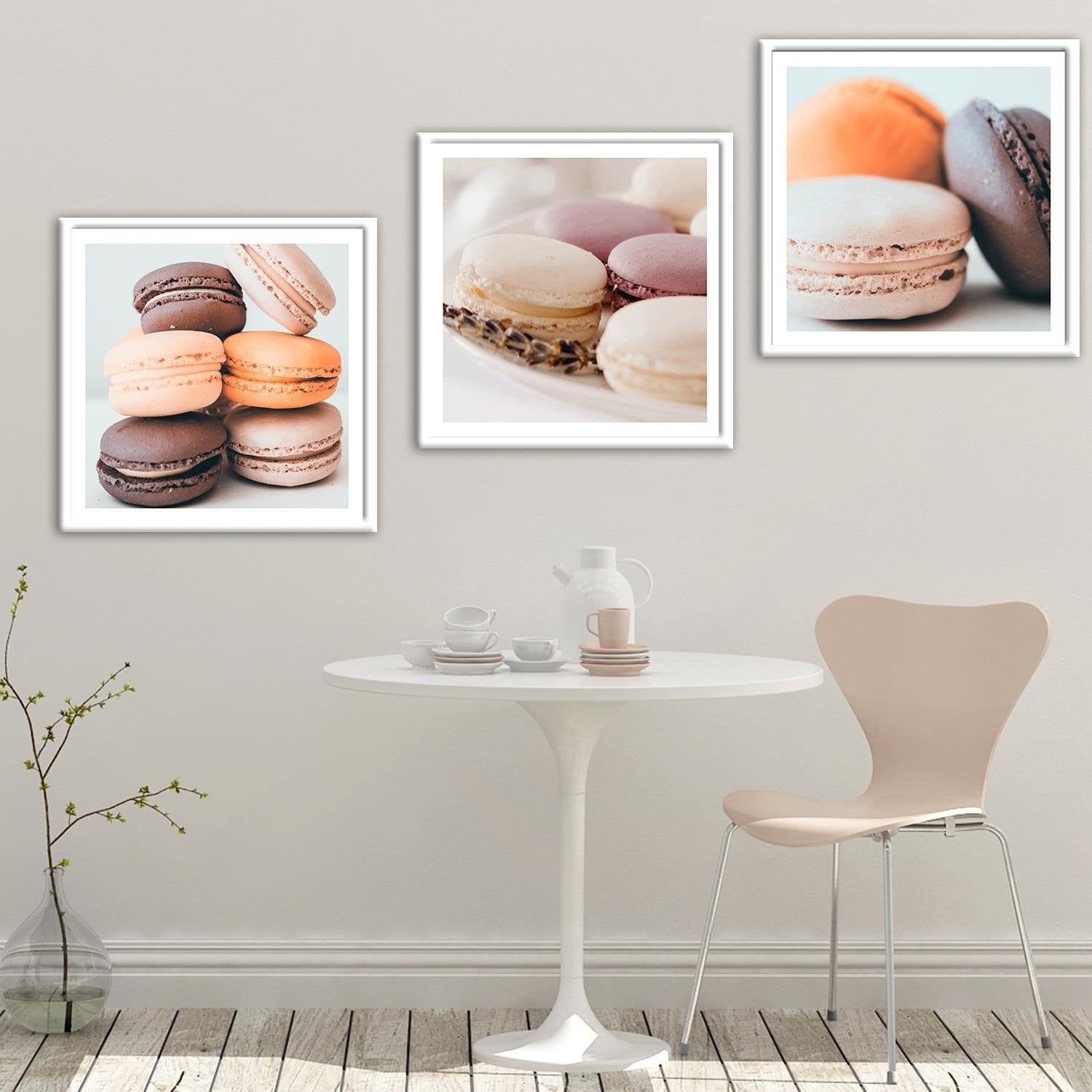 Glezna baltā rāmī - Macaroons On A Plate 2 Home Trends DECO