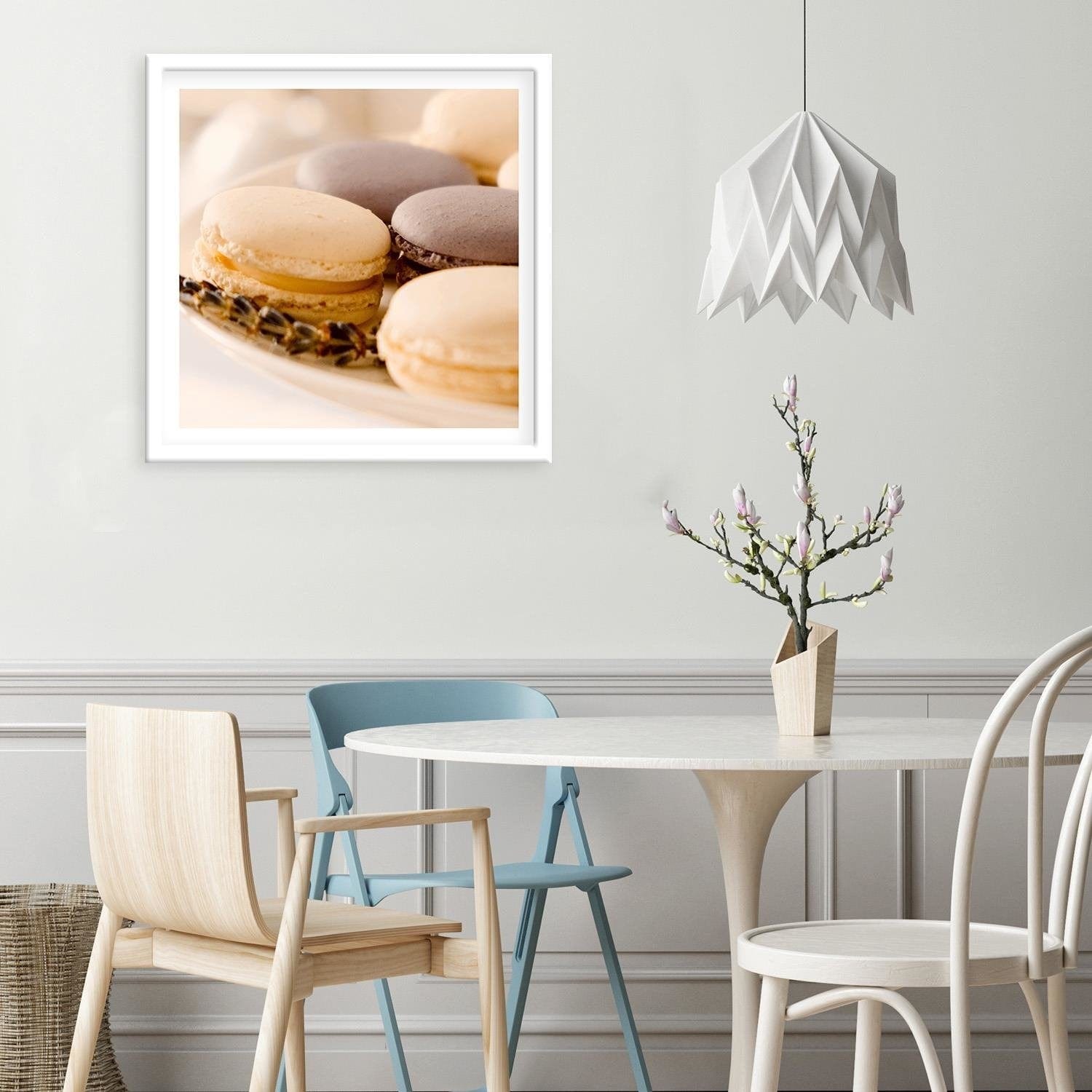 Glezna baltā rāmī - Macaroons On A Plate Home Trends DECO