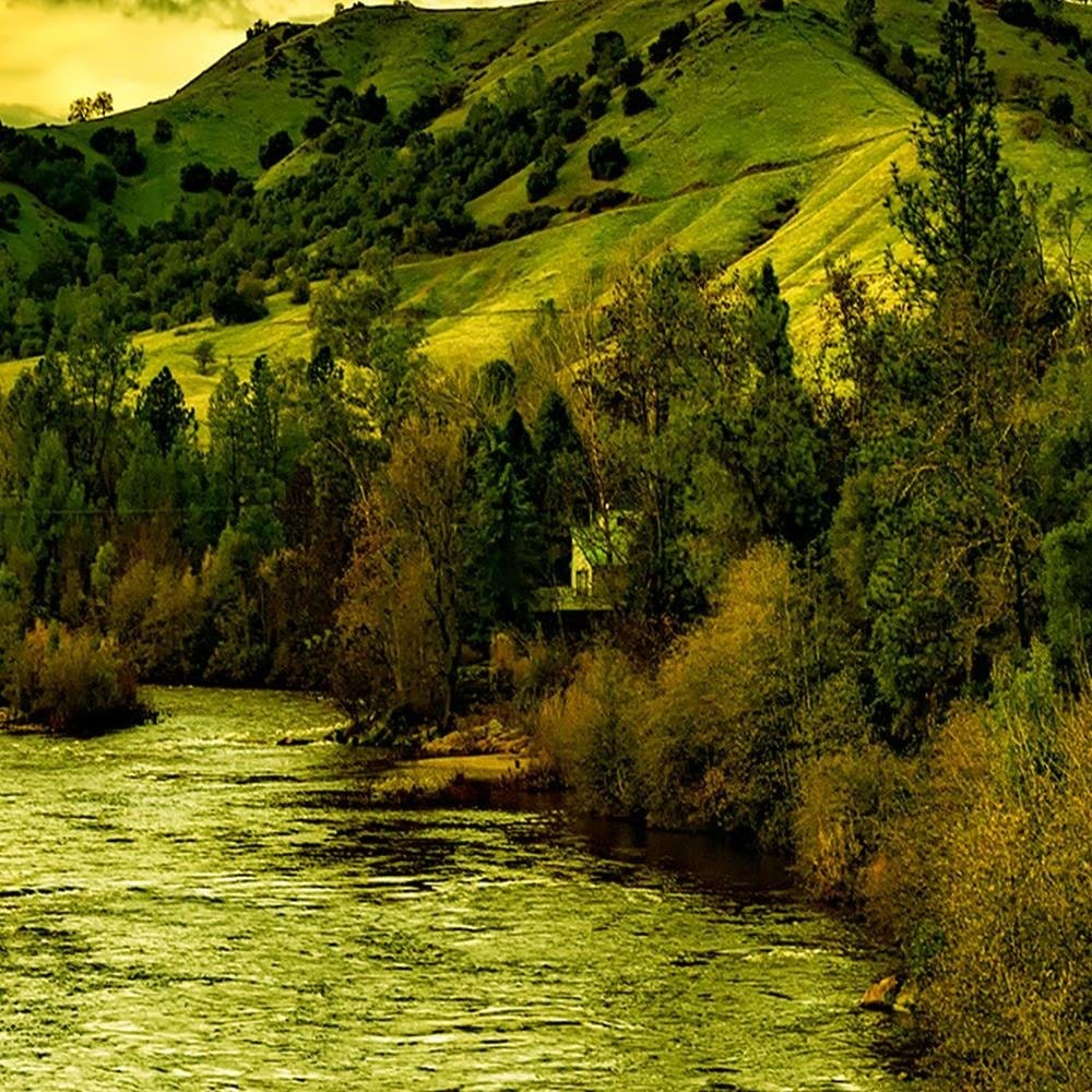 Glezna baltā rāmī - Mountain River In Green Home Trends DECO