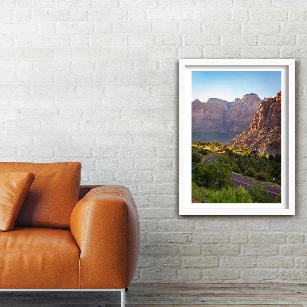 Glezna baltā rāmī - Mountain Road Home Trends DECO
