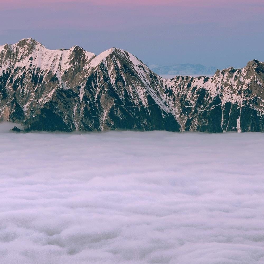 Glezna baltā rāmī - Peaks Above The Clouds Home Trends DECO