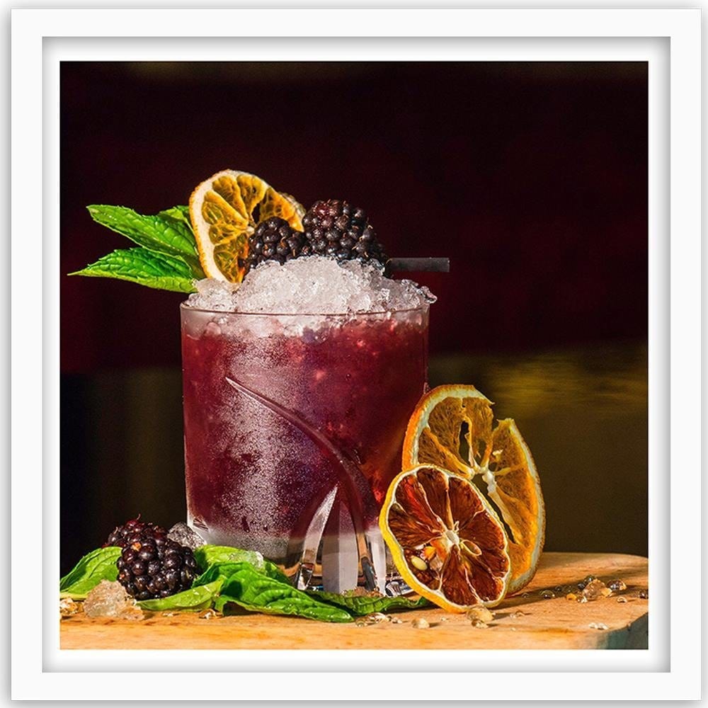 Glezna baltā rāmī - Red Drink And Lemon Slices Home Trends DECO
