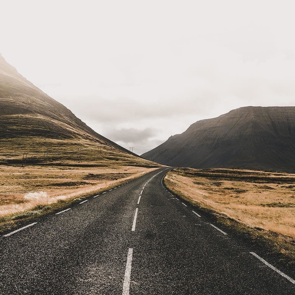 Glezna baltā rāmī - Road And Mountains Home Trends DECO