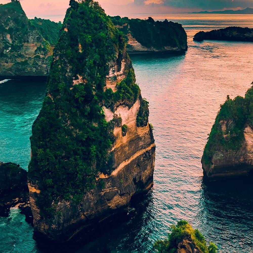 Glezna baltā rāmī - Rocks In The Turquoise Ocean Home Trends DECO