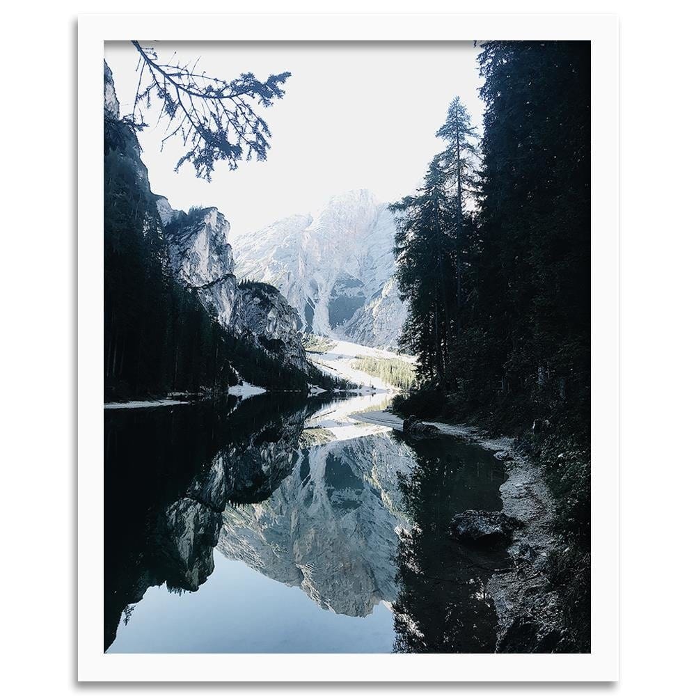 Glezna baltā rāmī - Summit In Water Home Trends DECO