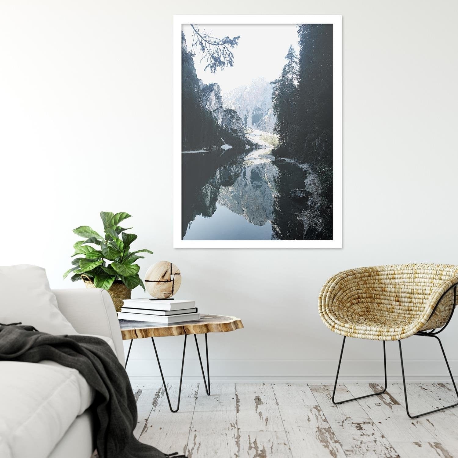 Glezna baltā rāmī - Summit In Water Home Trends DECO