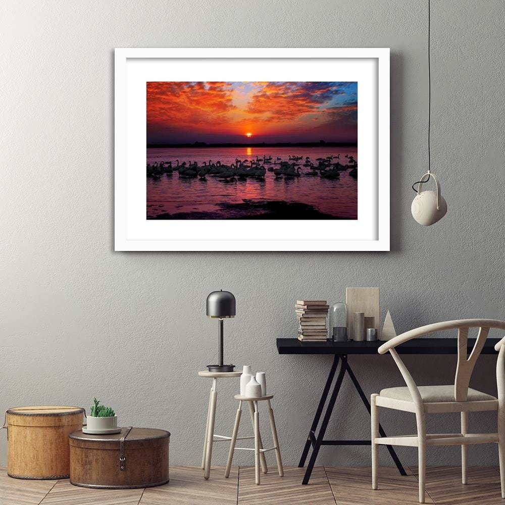 Glezna baltā rāmī - Swans On The Lake Home Trends DECO