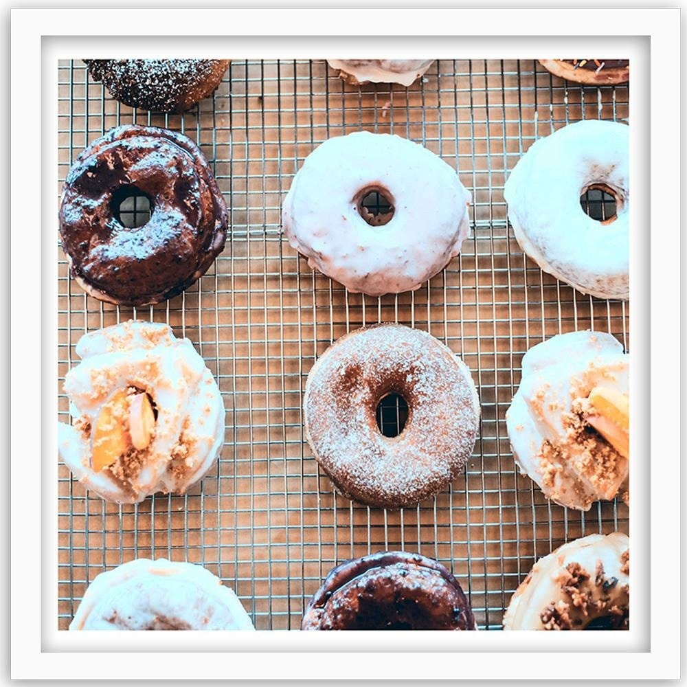 Glezna baltā rāmī - Tasty Donuts Home Trends DECO