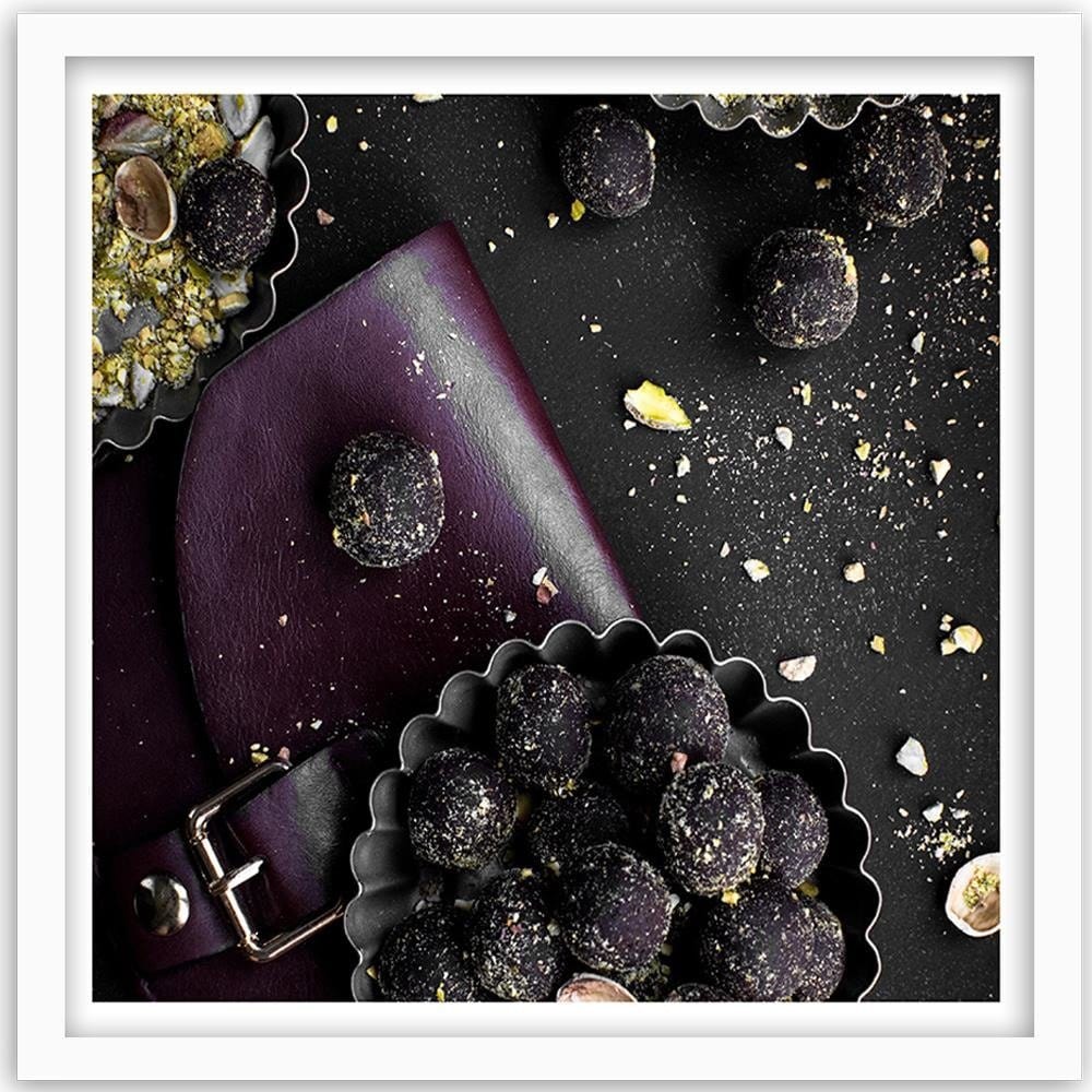 Glezna baltā rāmī - Tasty Pralines Home Trends DECO