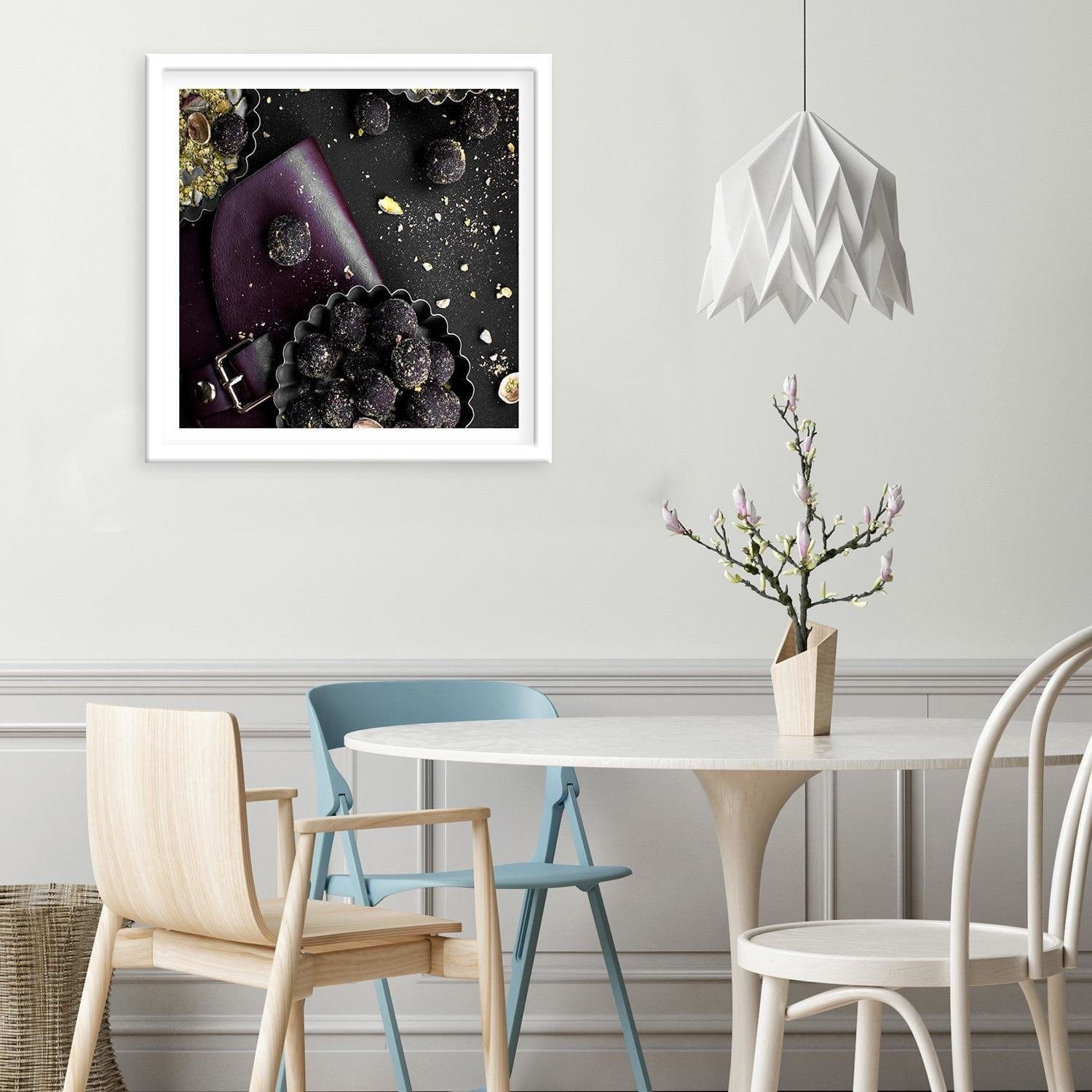 Glezna baltā rāmī - Tasty Pralines Home Trends DECO