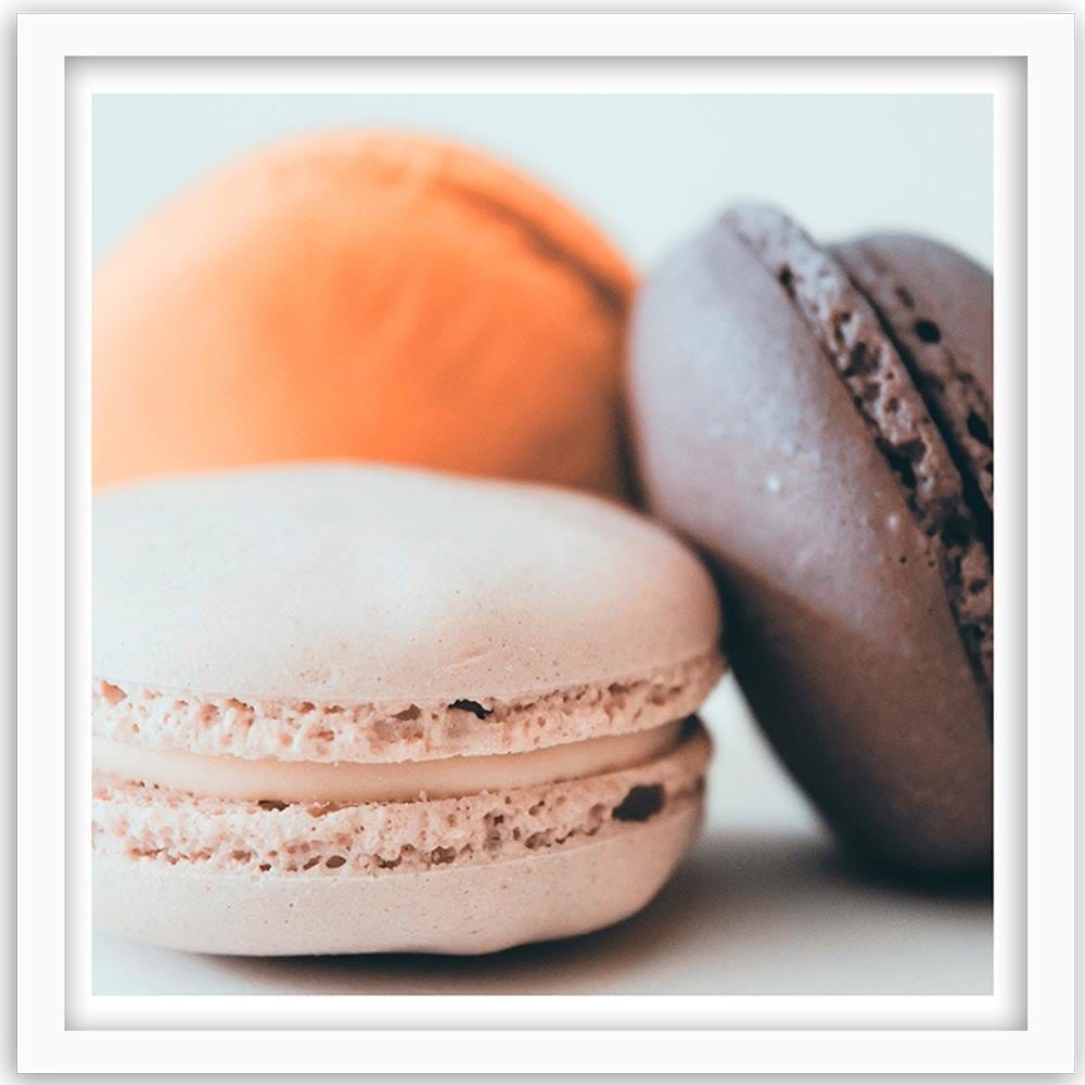 Glezna baltā rāmī - Three Colorful Macaroons 2 Home Trends DECO