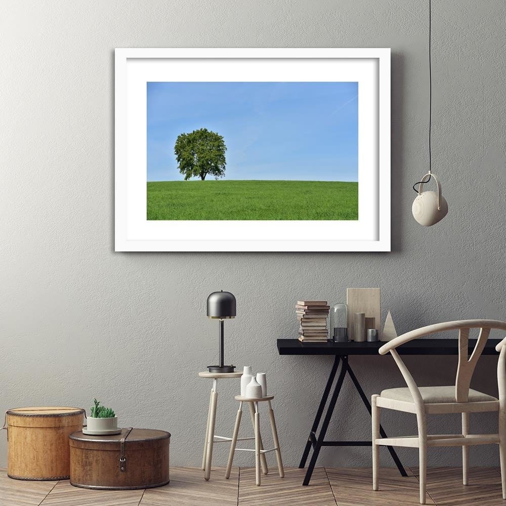 Glezna baltā rāmī - Tree On The Meadow Home Trends DECO
