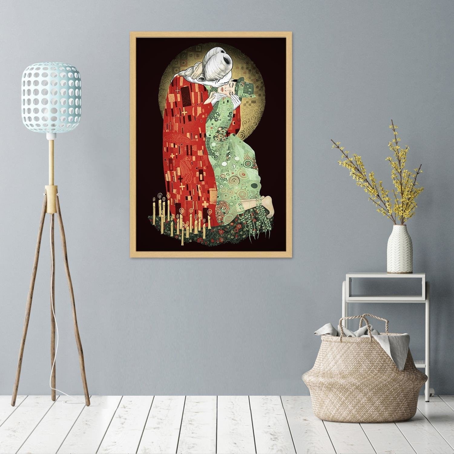 Glezna bēšā rāmī - Kiss Amid Candles Home Trends DECO