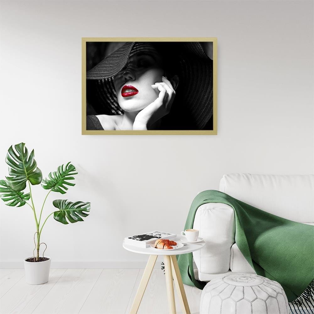 Glezna bēšā rāmī - Woman In The Hat Home Trends DECO