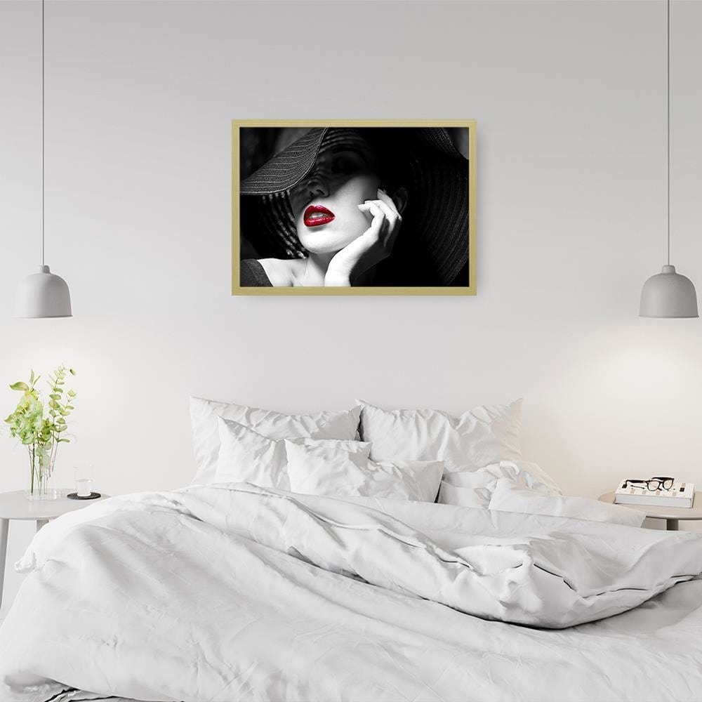 Glezna bēšā rāmī - Woman In The Hat Home Trends DECO