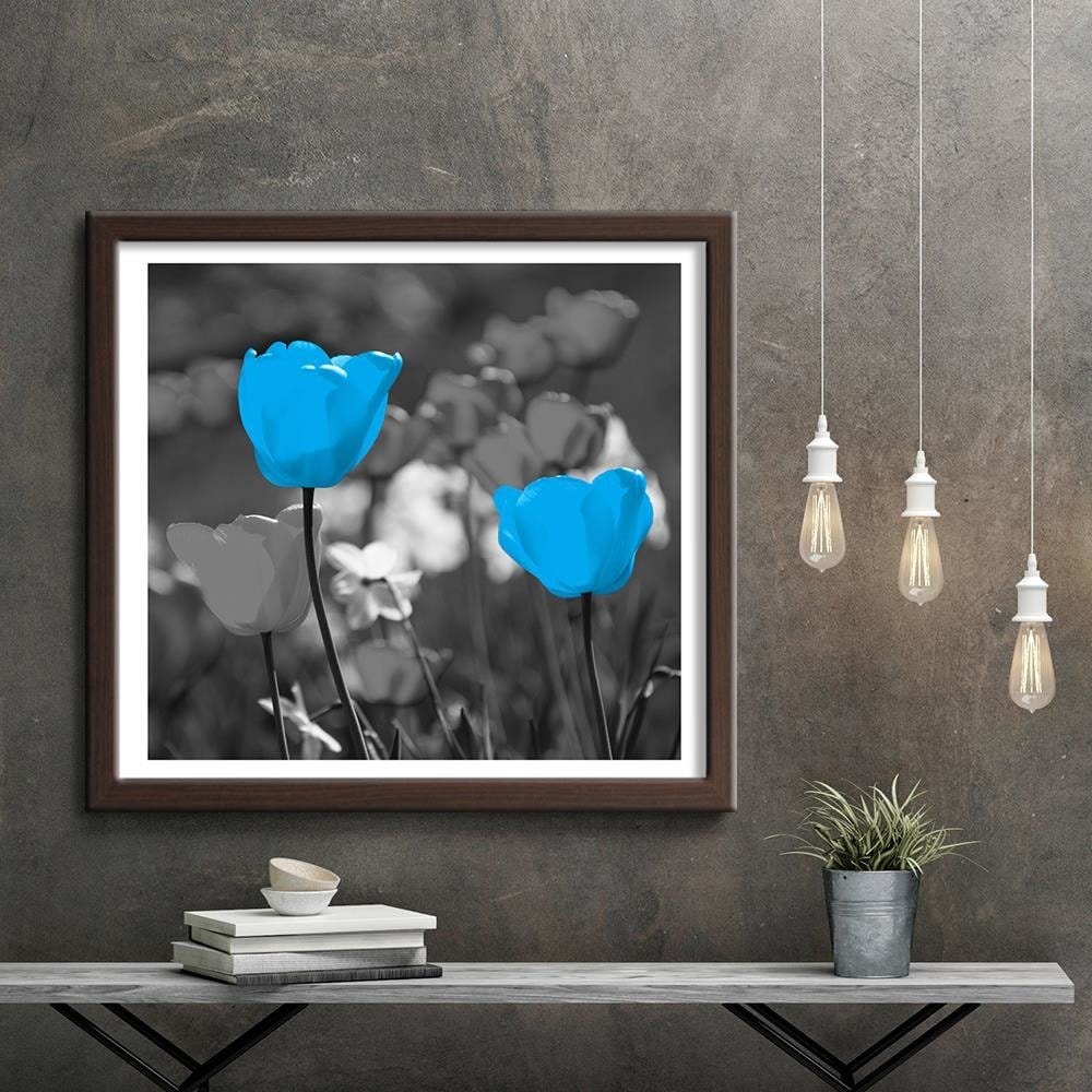 Glezna brūnā rāmī - Blue Tulips On A Meadow Home Trends DECO