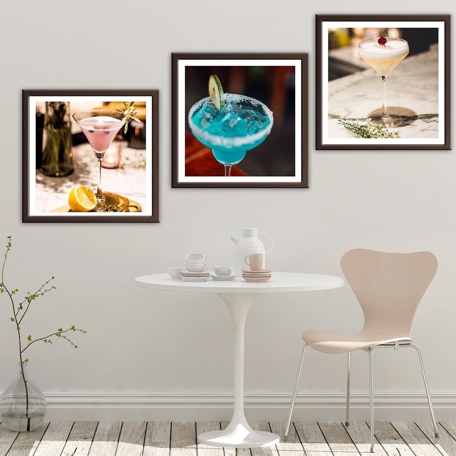 Glezna brūnā rāmī - Glass With A Blue Drink Home Trends DECO