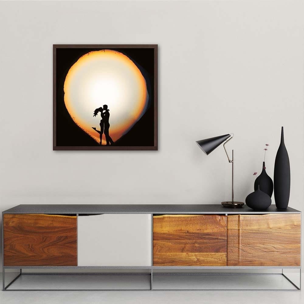 Glezna brūnā rāmī - Kiss On A White Background Home Trends DECO