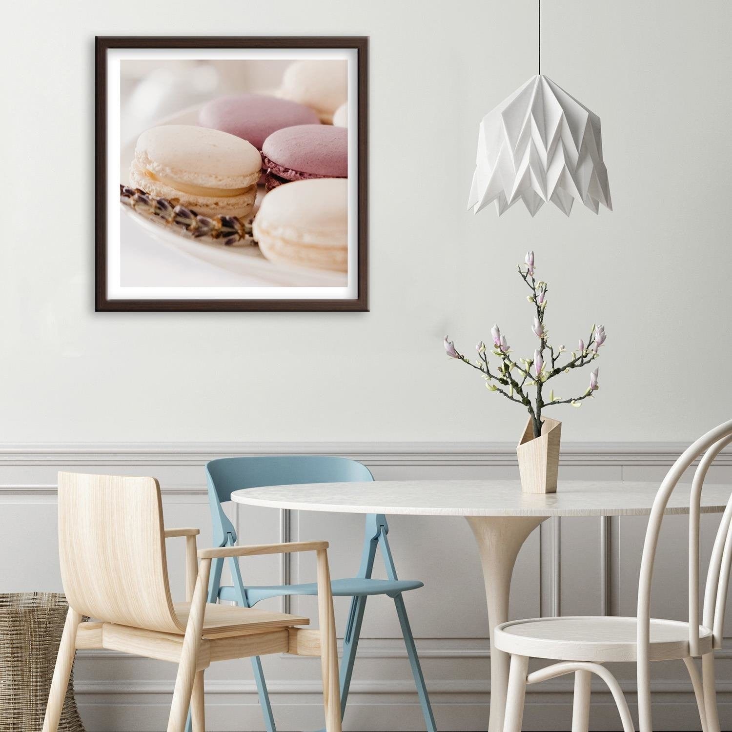 Glezna brūnā rāmī - Macaroons On A Plate 2 Home Trends DECO