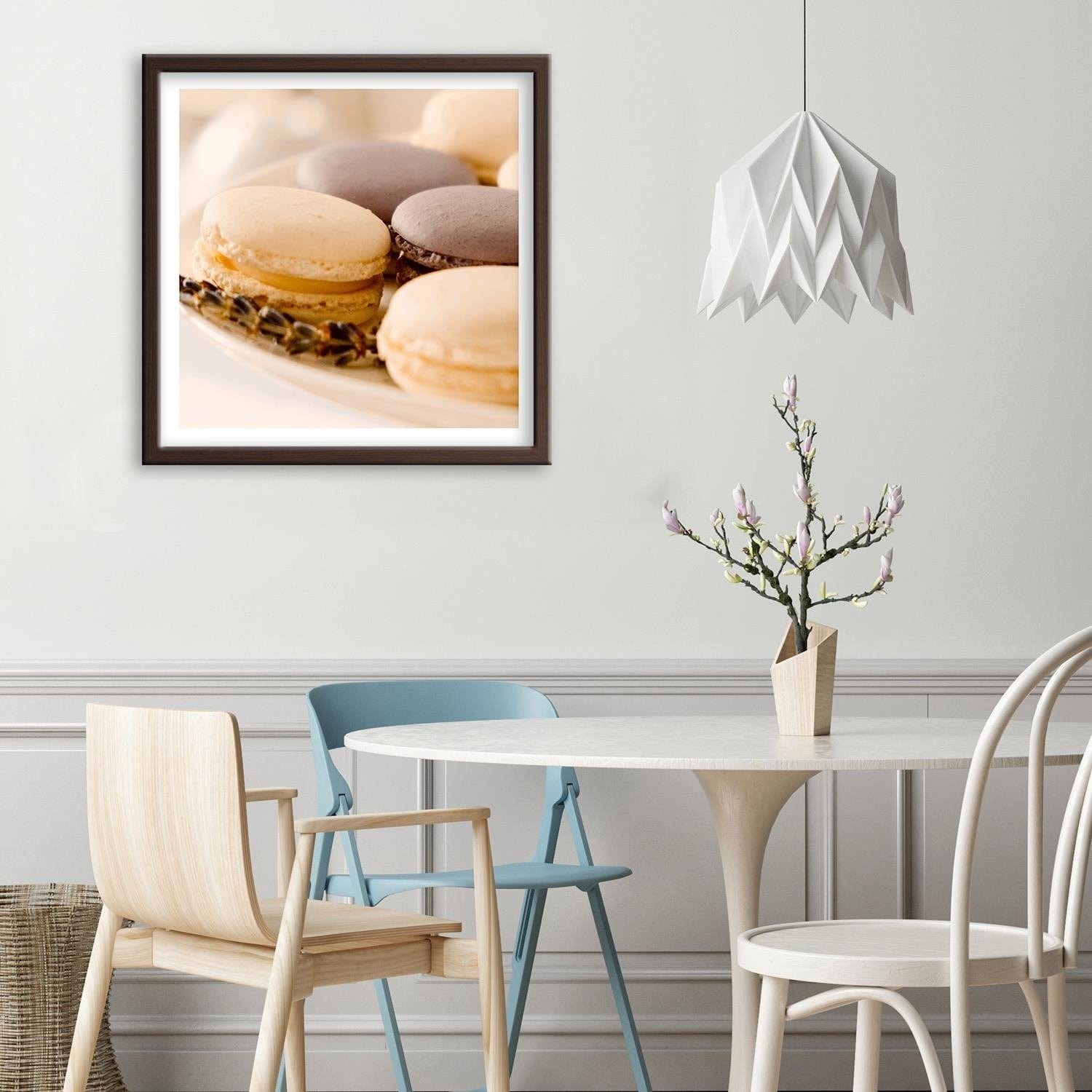Glezna brūnā rāmī - Macaroons On A Plate Home Trends DECO