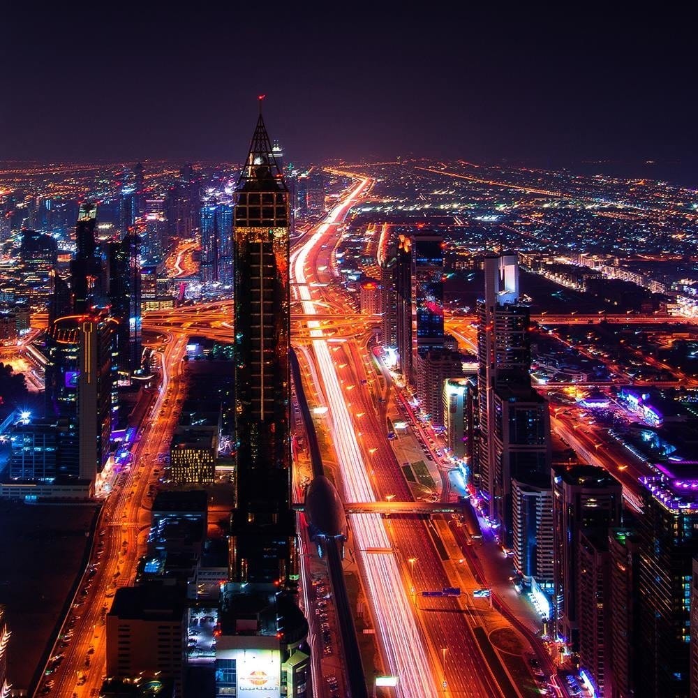 Glezna brūnā rāmī - Modern Architecture At Night Home Trends DECO