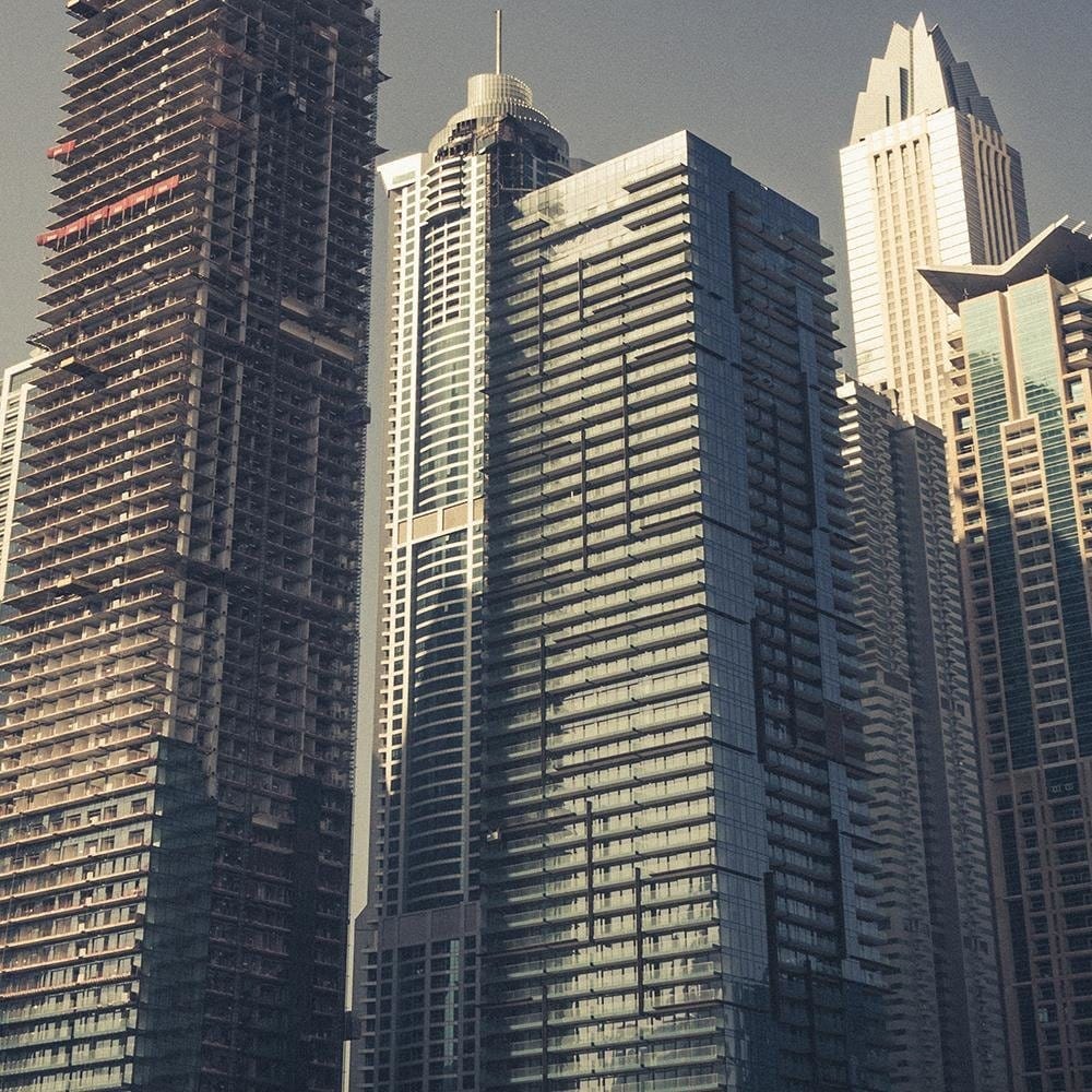 Glezna brūnā rāmī - Modern Architecture In Dubai Home Trends DECO