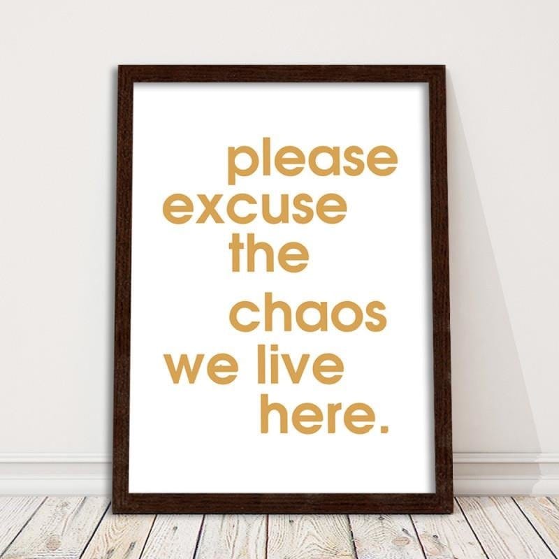 Glezna brūnā rāmī - Please excuse the chaos Home Trends DECO