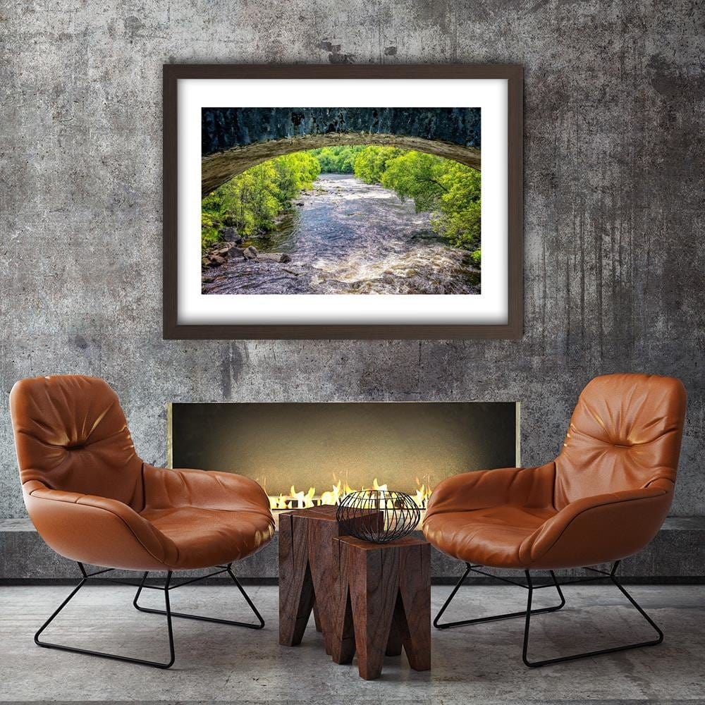 Glezna brūnā rāmī - River Under A Stone Bridge Home Trends DECO